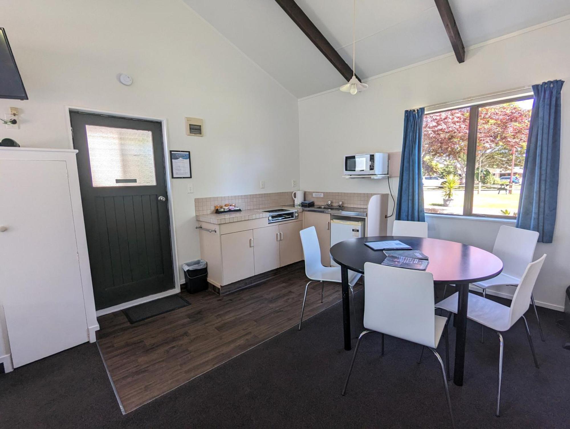 Holdens Bay Holiday Park 로토루아 외부 사진